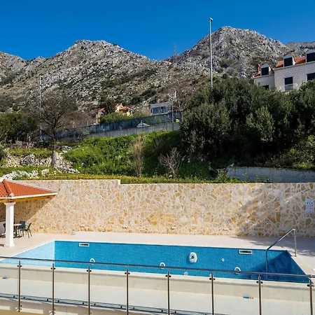 Samba - Two Bedroom With Balcony And Sea View