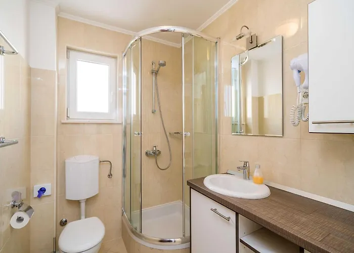 Samba - Two Bedroom With Balcony And Sea View 아파트 믈리니