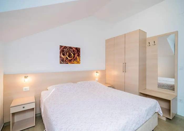 Samba - Two Bedroom With Balcony And Sea View * 믈리니