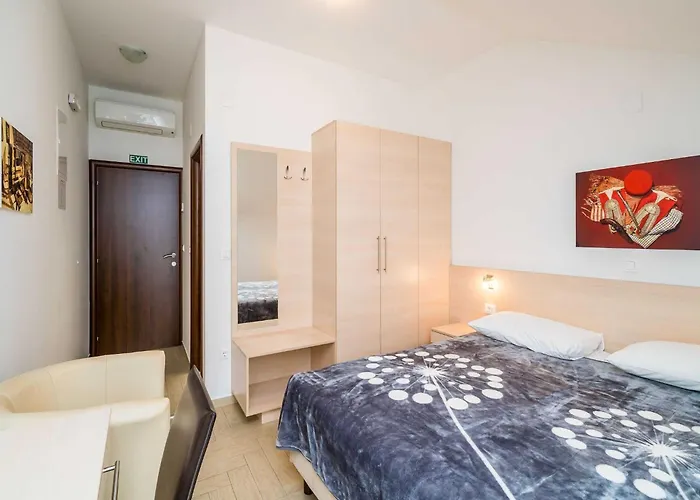 Samba - Two Bedroom With Balcony And Sea View * 믈리니