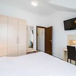 Samba - Two Bedroom With Balcony And Sea View *