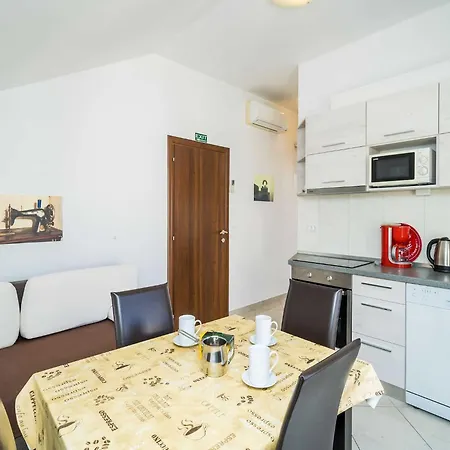 Apartment Samba - Two Bedroom With Balcony And Sea View Mlini