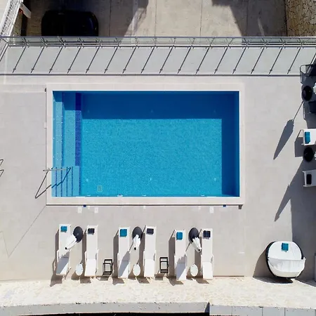 Samba - Two Bedroom With Balcony And Sea View