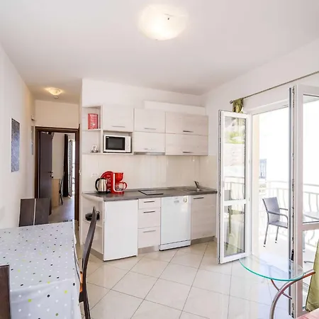 Apartment Samba - Two Bedroom With Balcony And Sea View