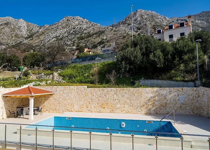 Samba - Two Bedroom With Balcony And Sea View