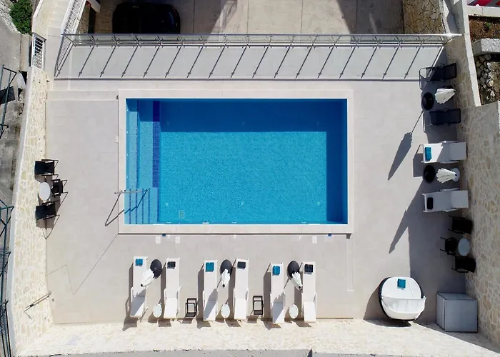 Samba - Two Bedroom With Balcony And Sea View